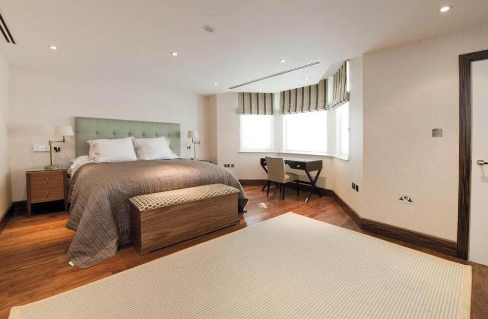 Flat Acacia Road in City of Westminster