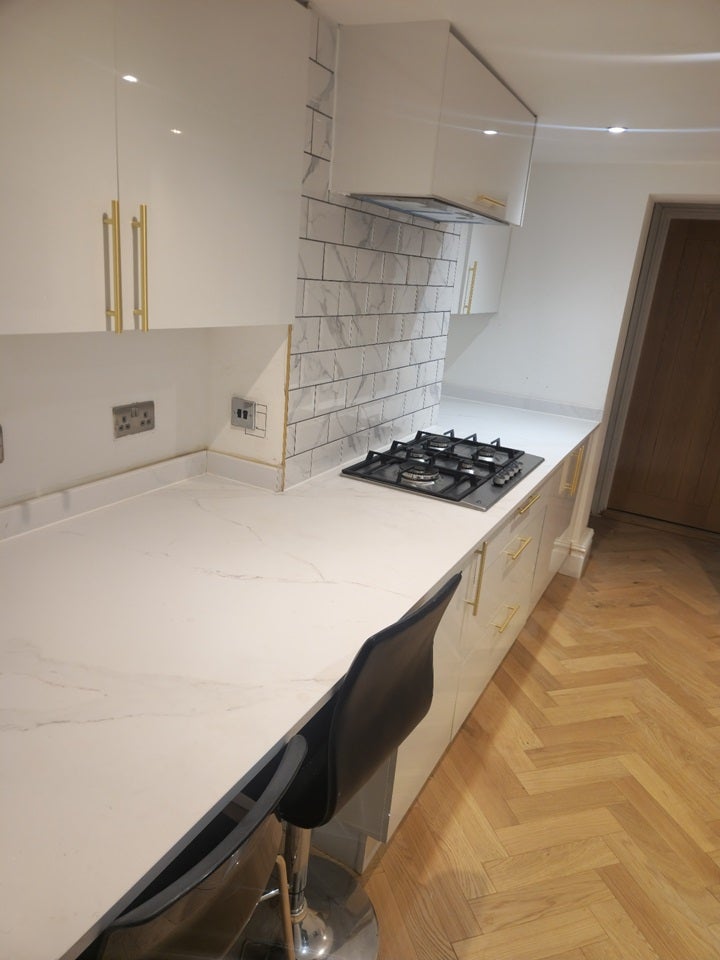 Room Sandmere Road in Greater London