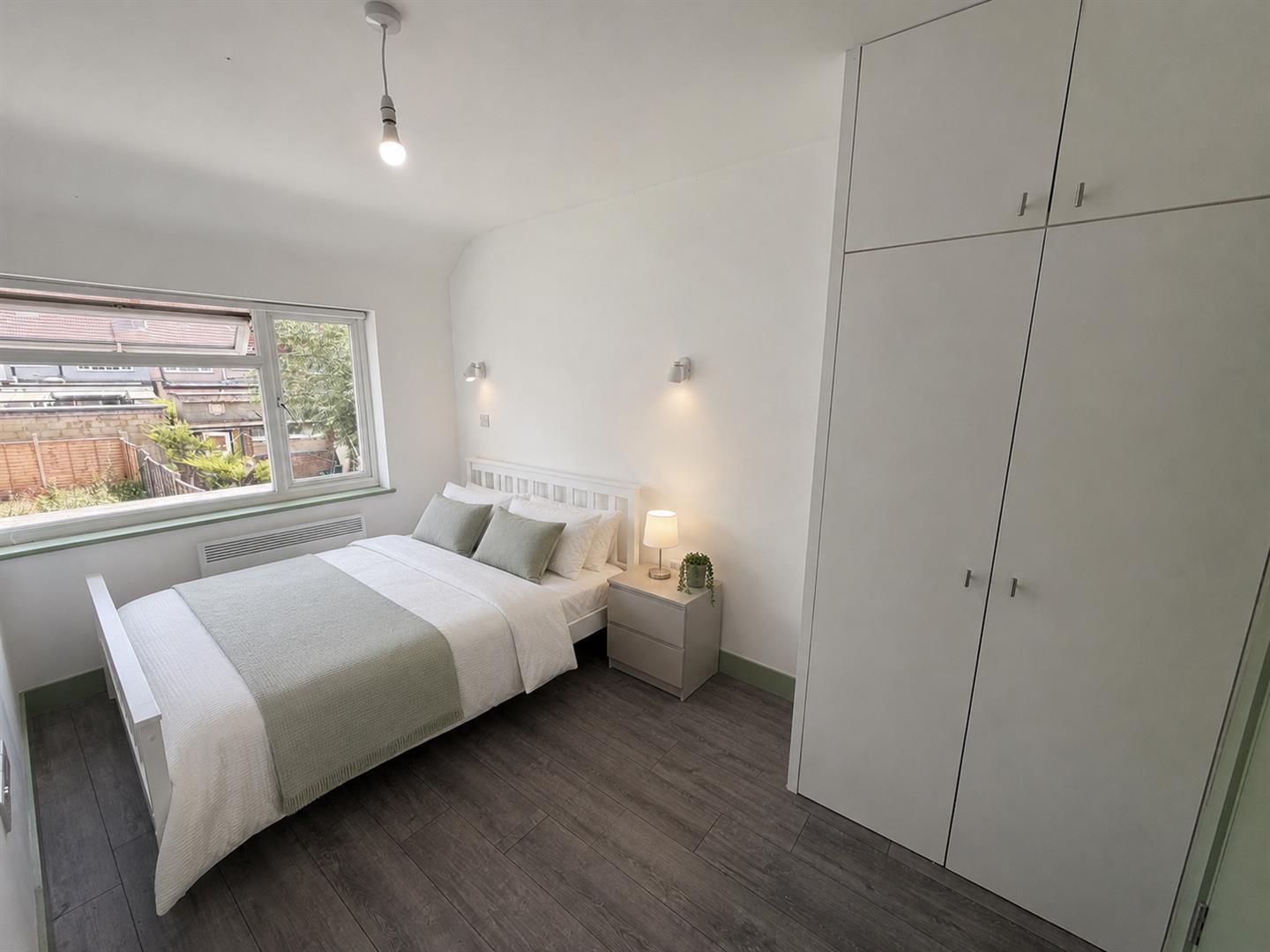 Flat Telford Road in Greater London