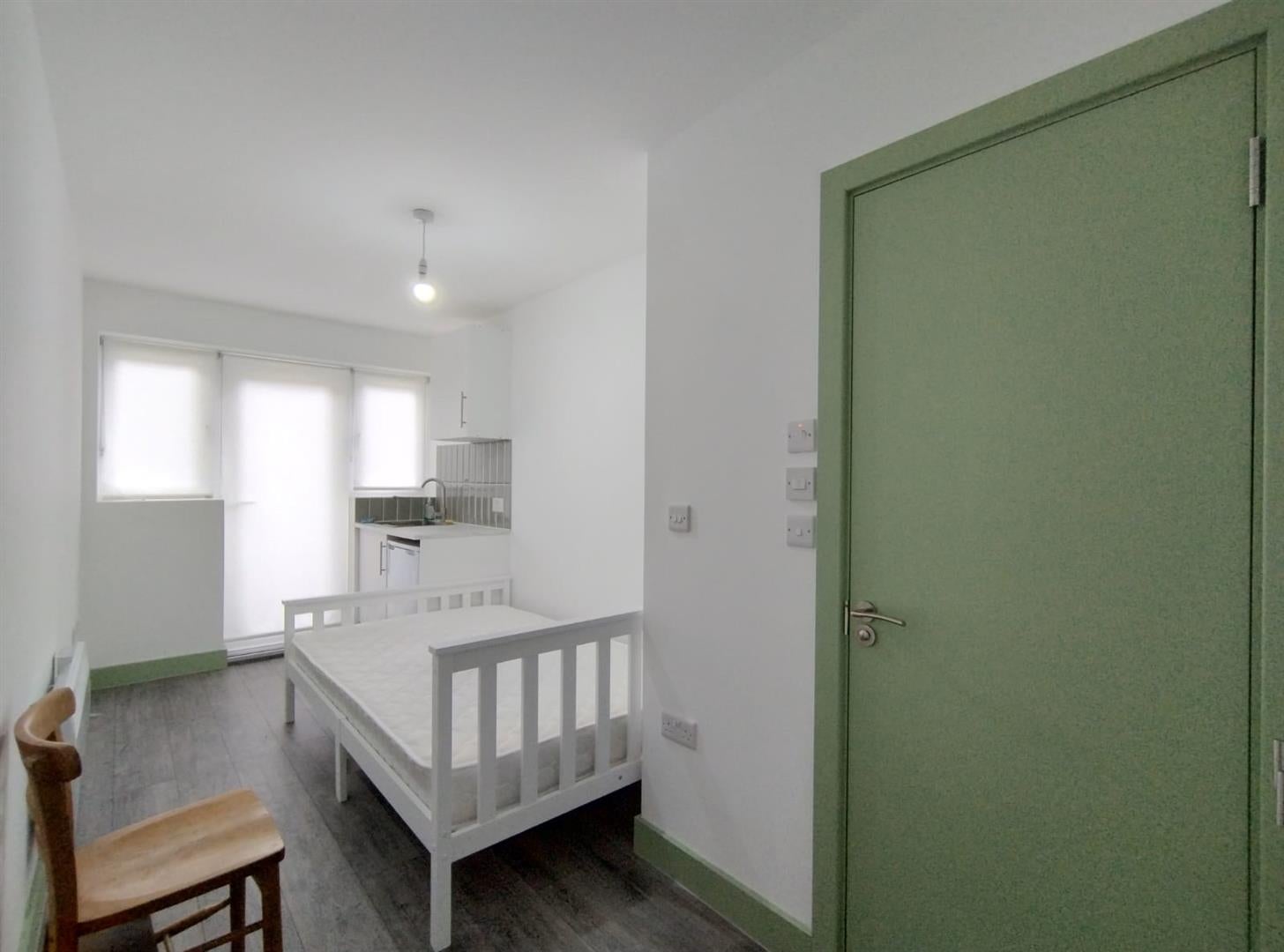 Flat Telford Road in Greater London