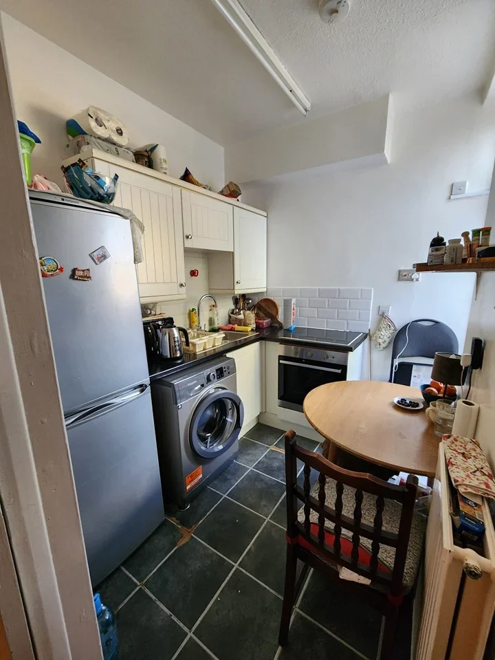 Flat Broadfield Road in Greater London