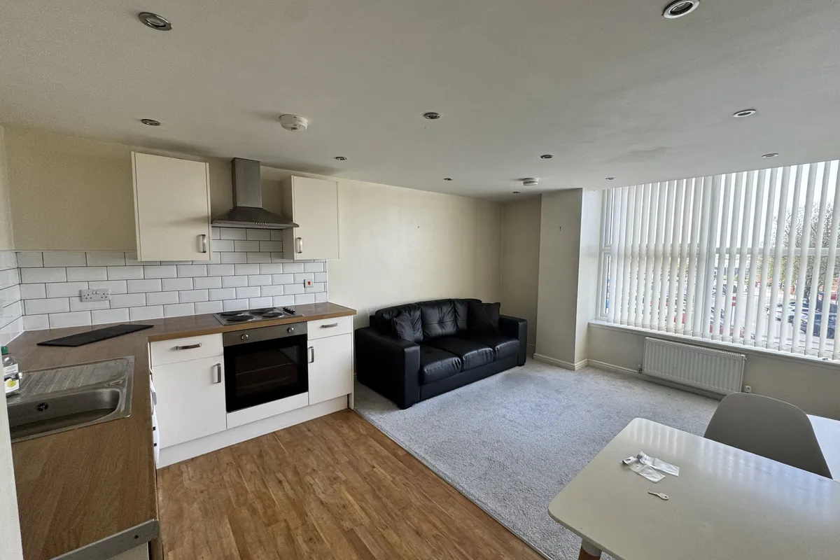 Flat Stuart Road in Wakefield