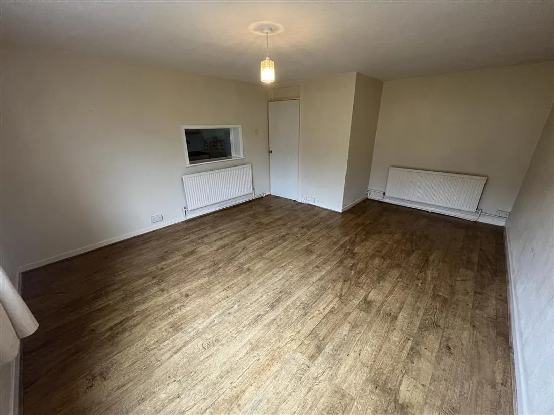 Flat Cwmynyscoy Road in Pontypool