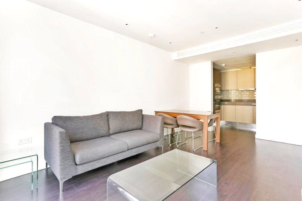 Flat Alie Street in Greater London
