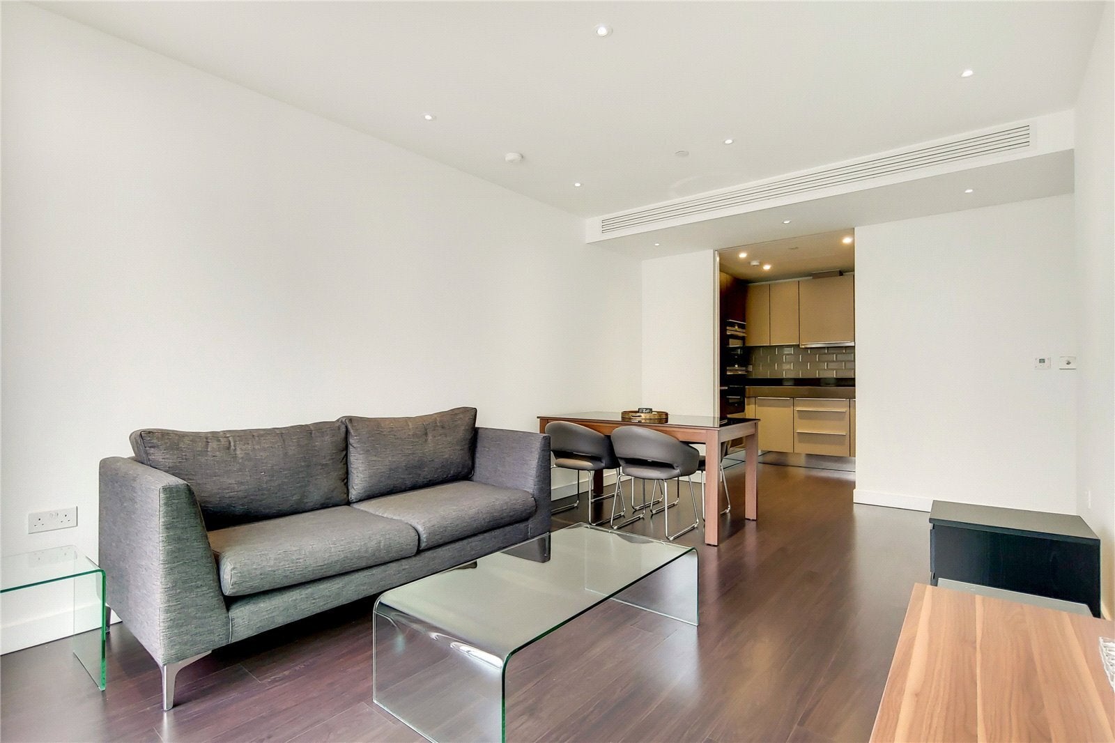 Flat Alie Street in Greater London