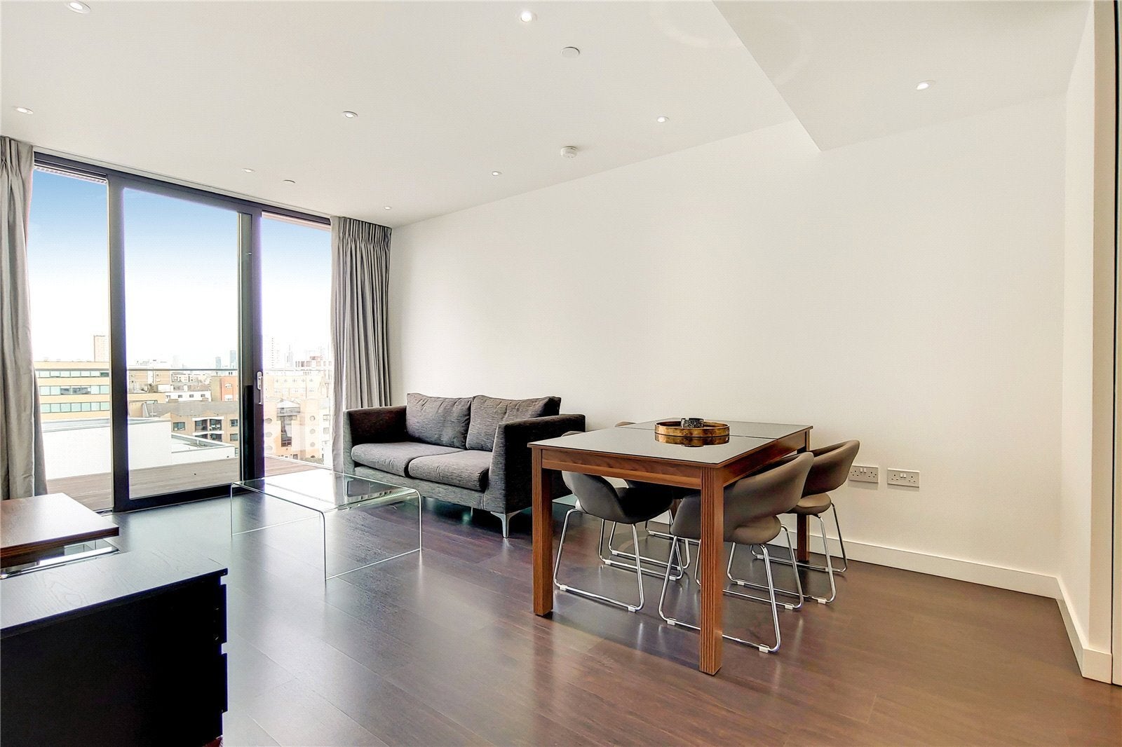 Flat Alie Street in Greater London