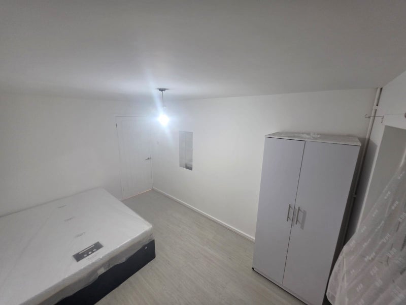Flat Bramble Close in Greater London