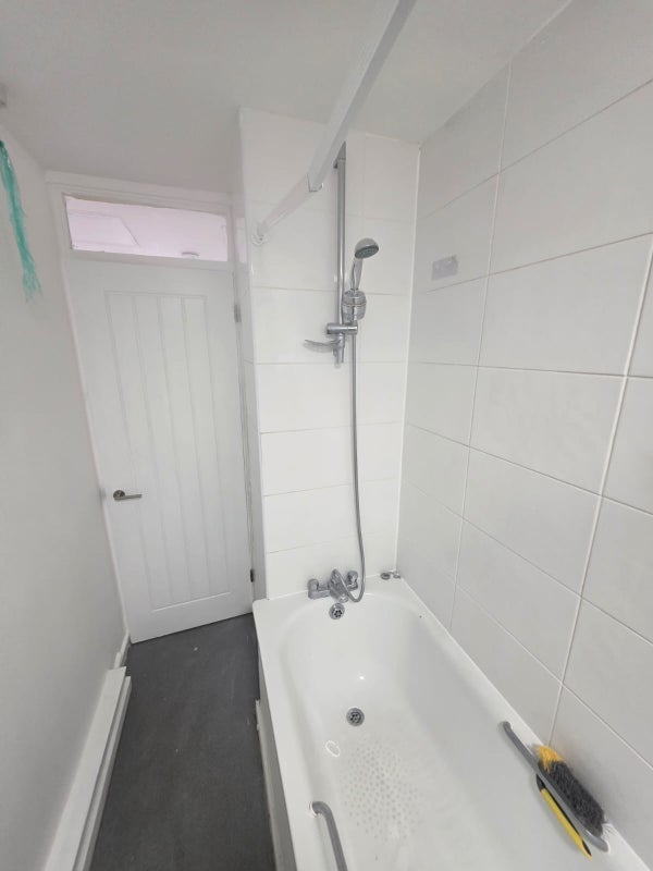 Flat Bramble Close in Greater London