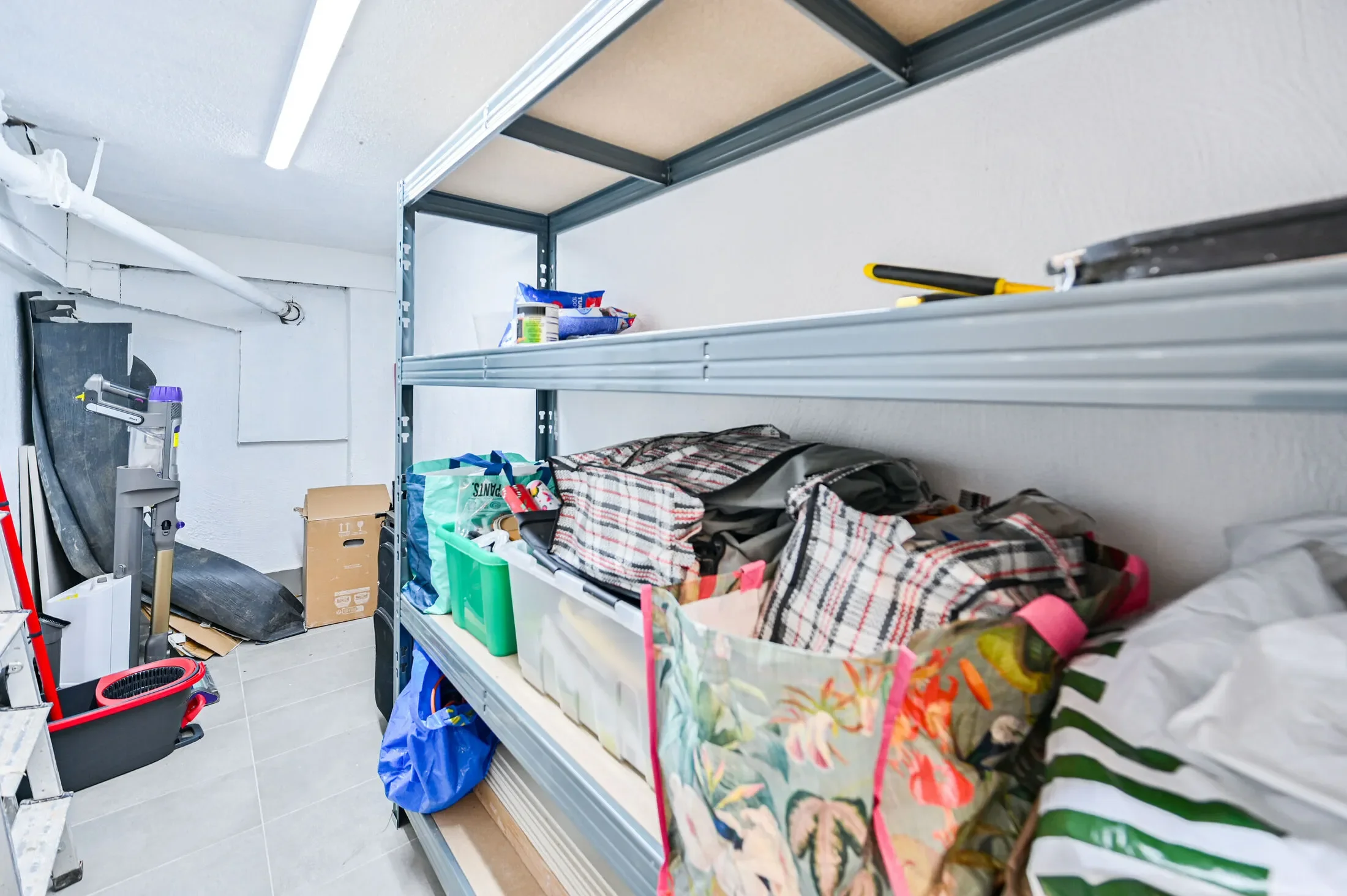 Flat Pennard Road in Greater London