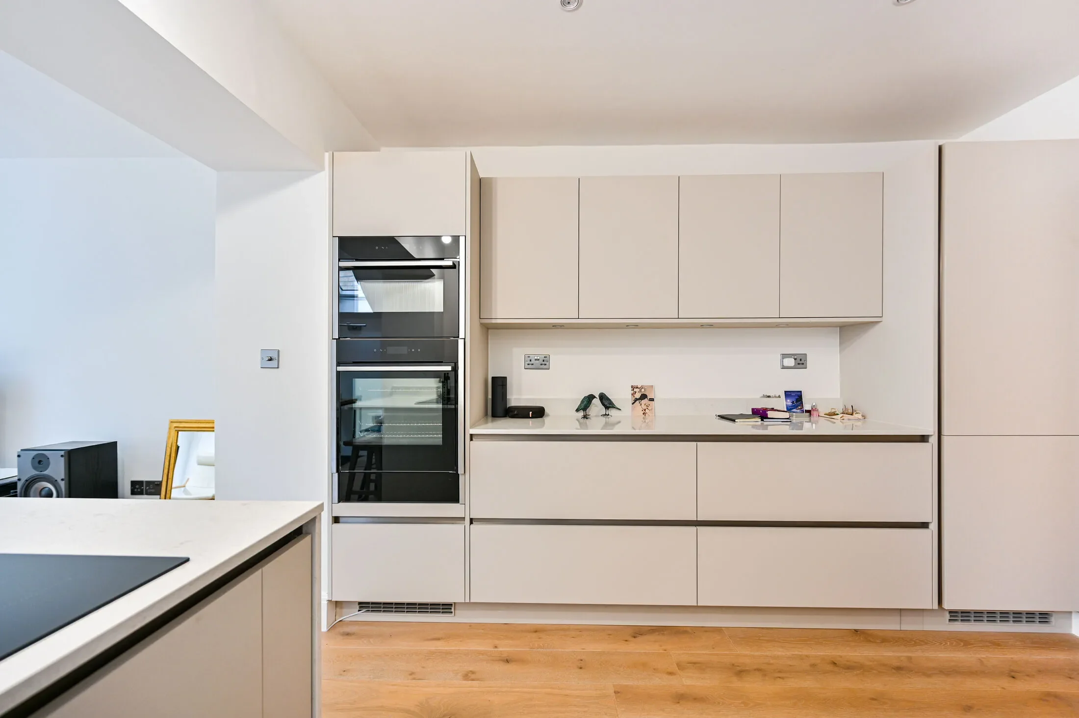 Flat Pennard Road in Greater London