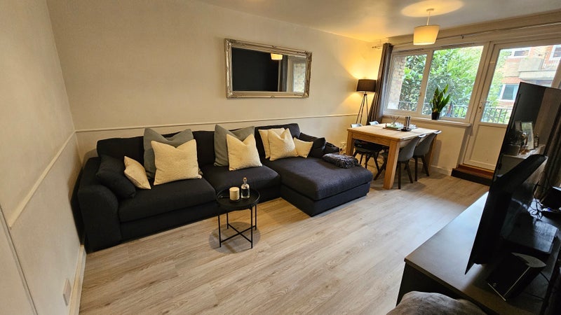 Flat Bath Close in Greater London