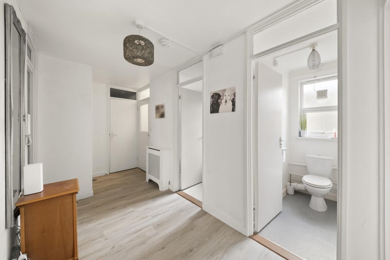 Flat Bath Close in Greater London