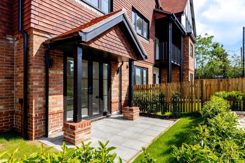 Flat Farleigh Road in Warlingham