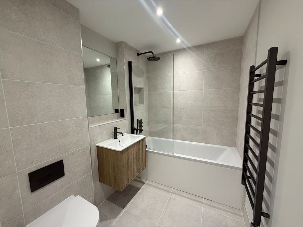 Flat Farleigh Road in Warlingham