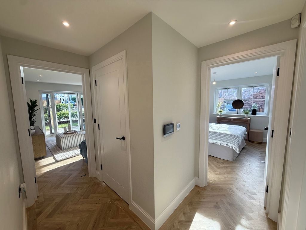 Flat Farleigh Road in Warlingham
