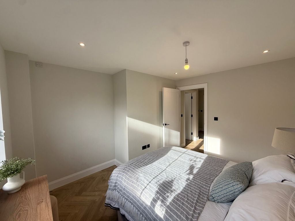 Flat Farleigh Road in Warlingham