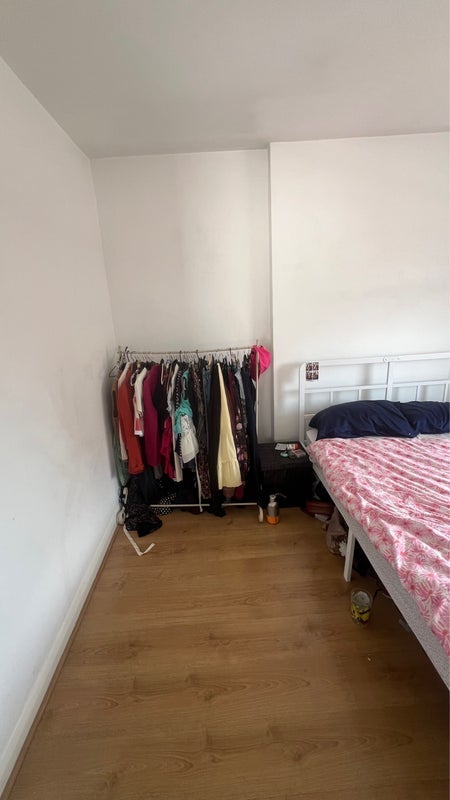 Room Broadwater Road in Greater London