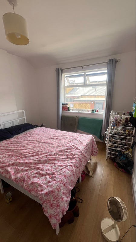 Room Broadwater Road in Greater London