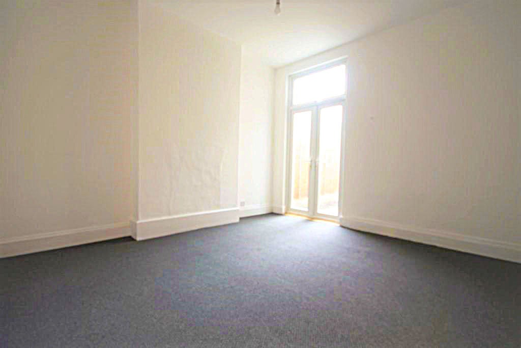 Flat Inchmery Road in Greater London