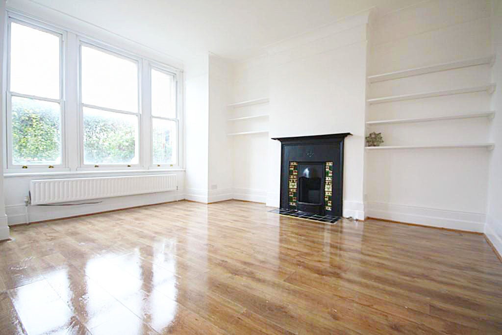 Flat Inchmery Road in Greater London