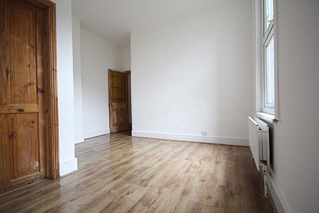 Flat Inchmery Road in Greater London