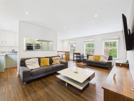 Flat Leathem Square in Dundonald