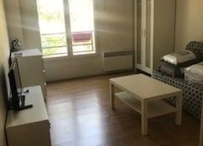 Flat Rue Jean-Jacques Rousseau in Issy-les-Moulineaux