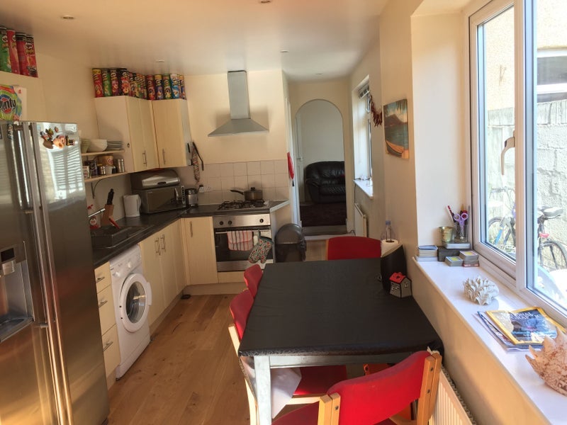 Room Kingsdown Road in Greater London