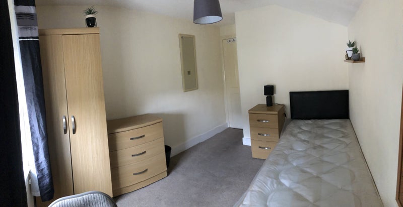 Room Kingsdown Road in Greater London