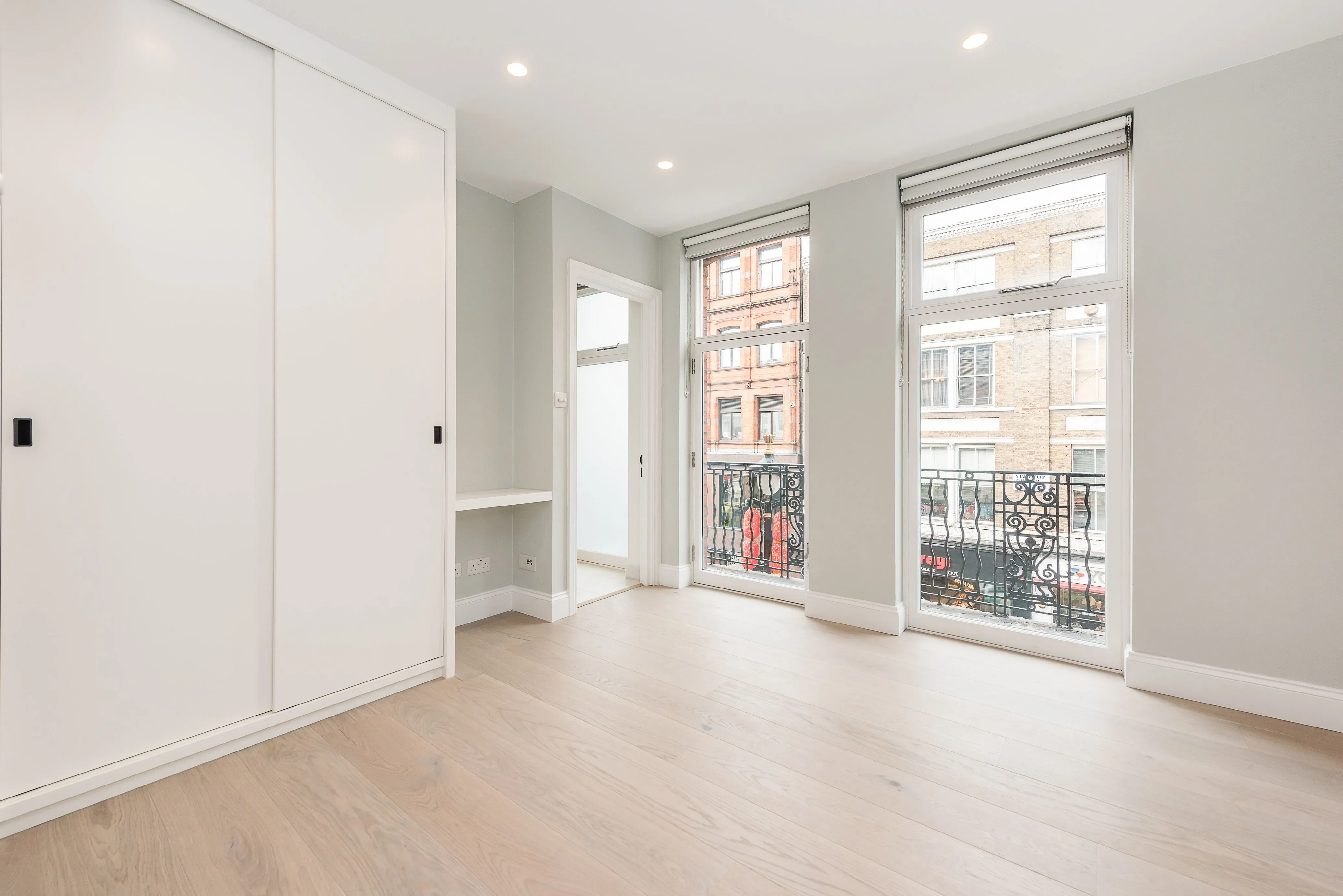 Flat Shaftesbury Avenue in City of Westminster