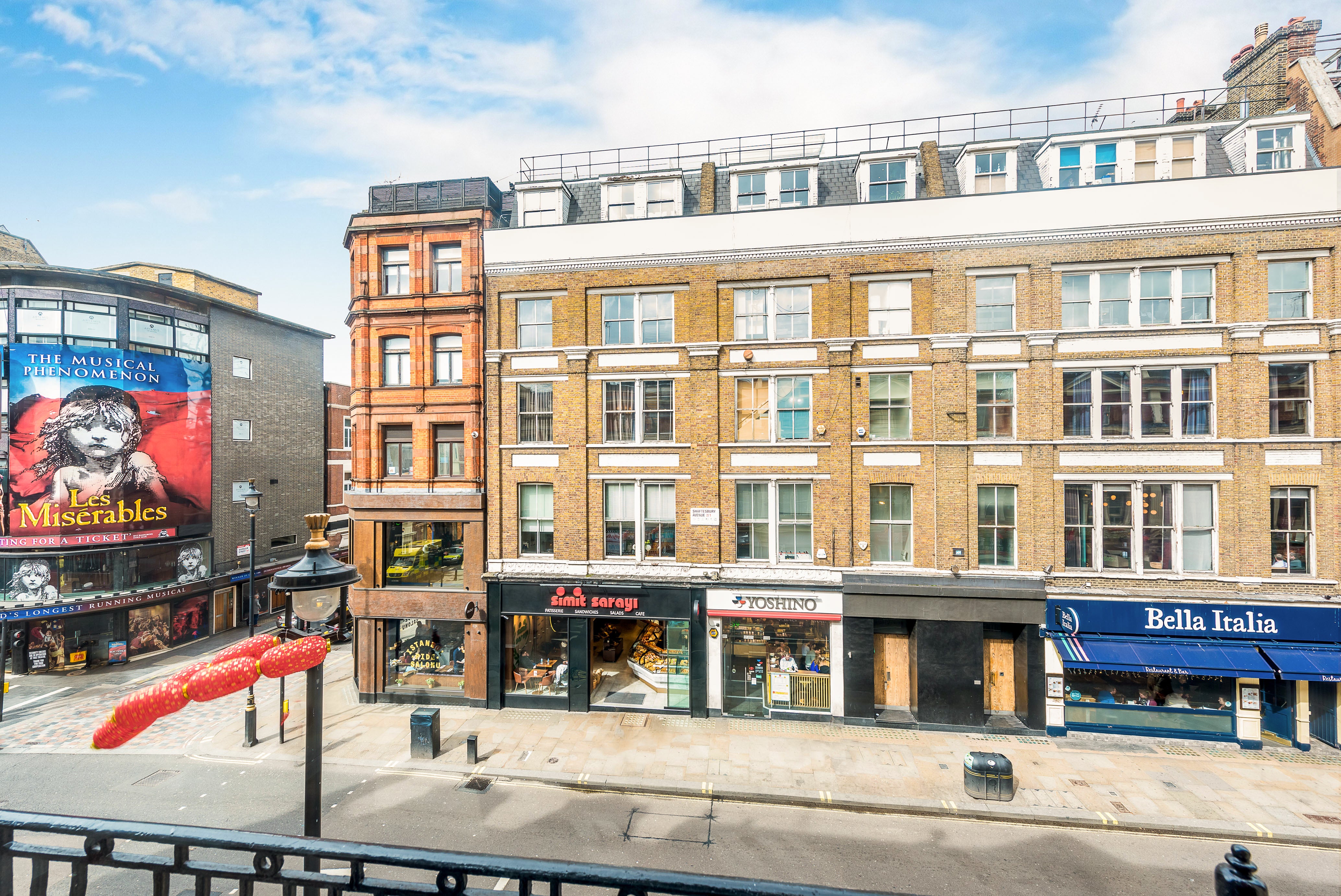 Flat Shaftesbury Avenue in City of Westminster