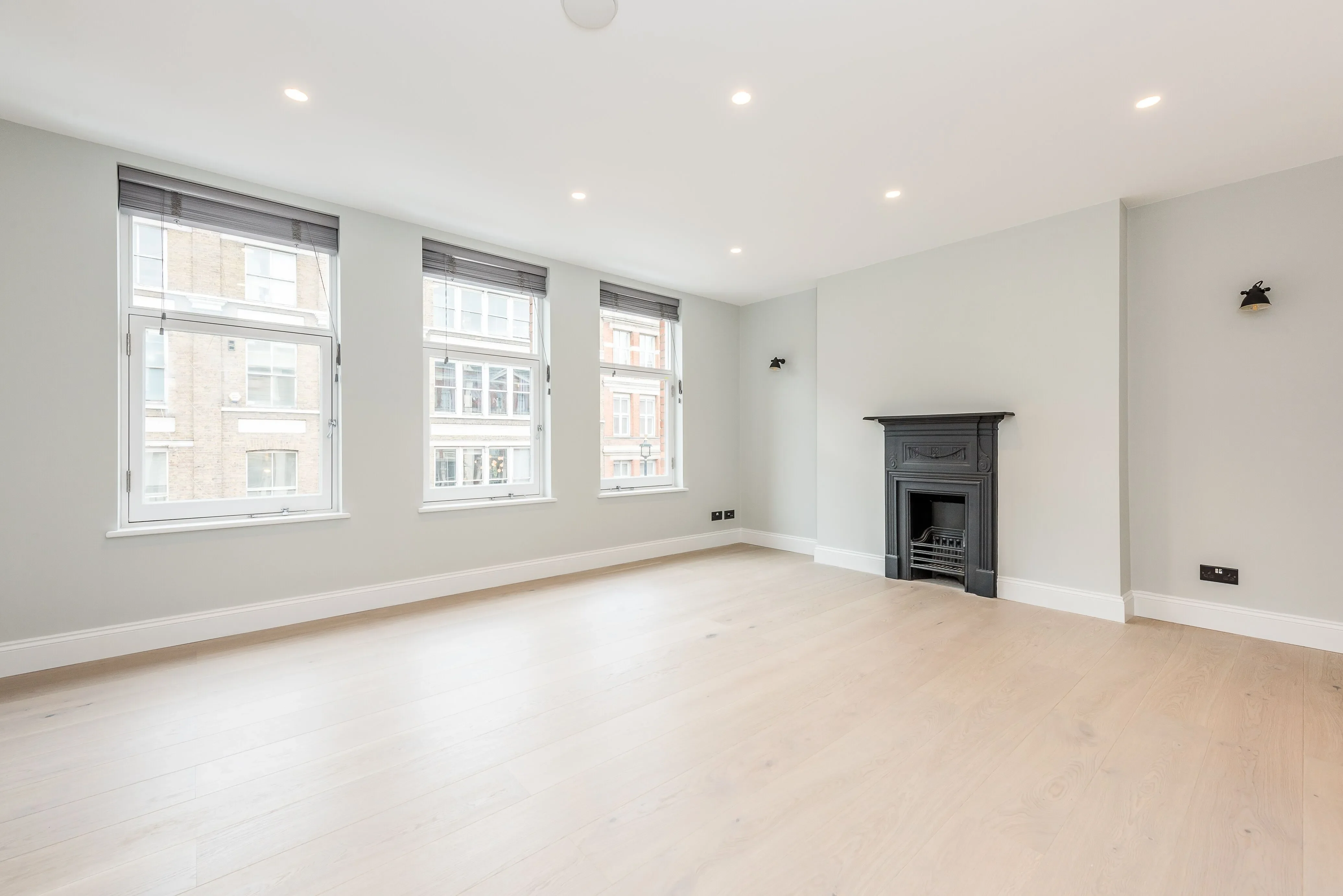 Flat Shaftesbury Avenue in City of Westminster