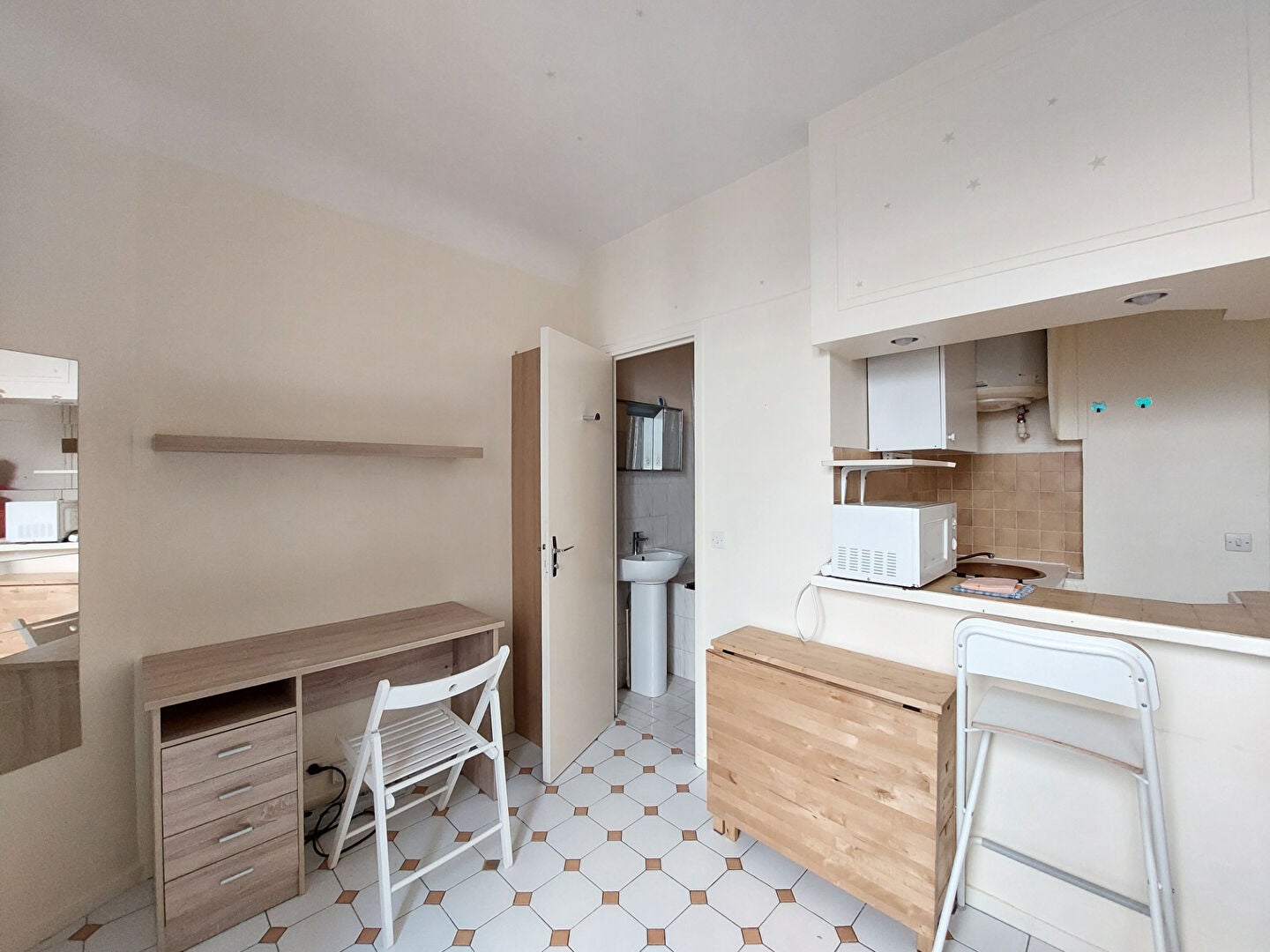 Flat Rue François Mouthon in Paris