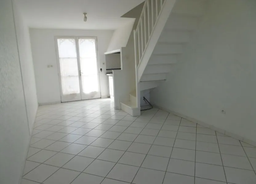 Flat Rue du Maréchal de Lattre de Tassigny in Sully-sur-Loire