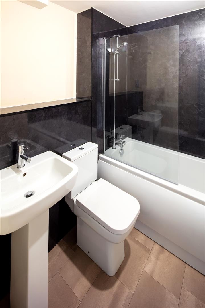 Flat Beverley Road in Kingston Upon Hull
