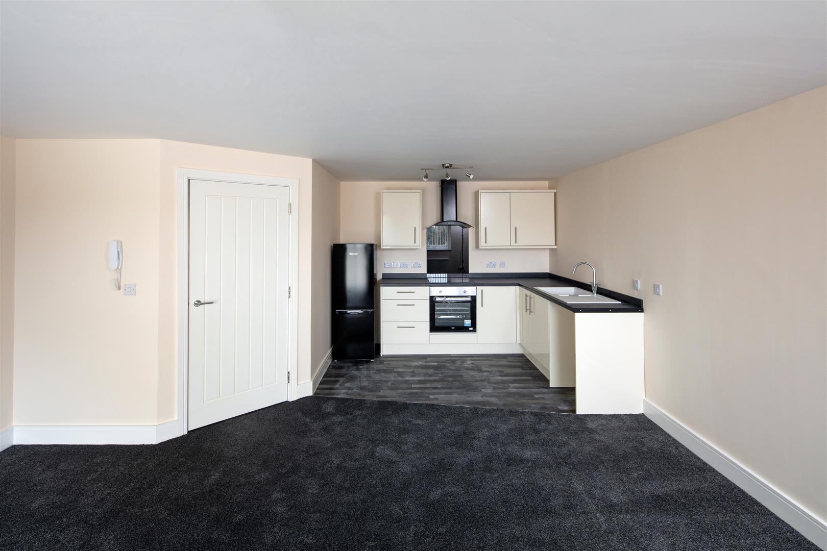 Flat Beverley Road in Kingston Upon Hull