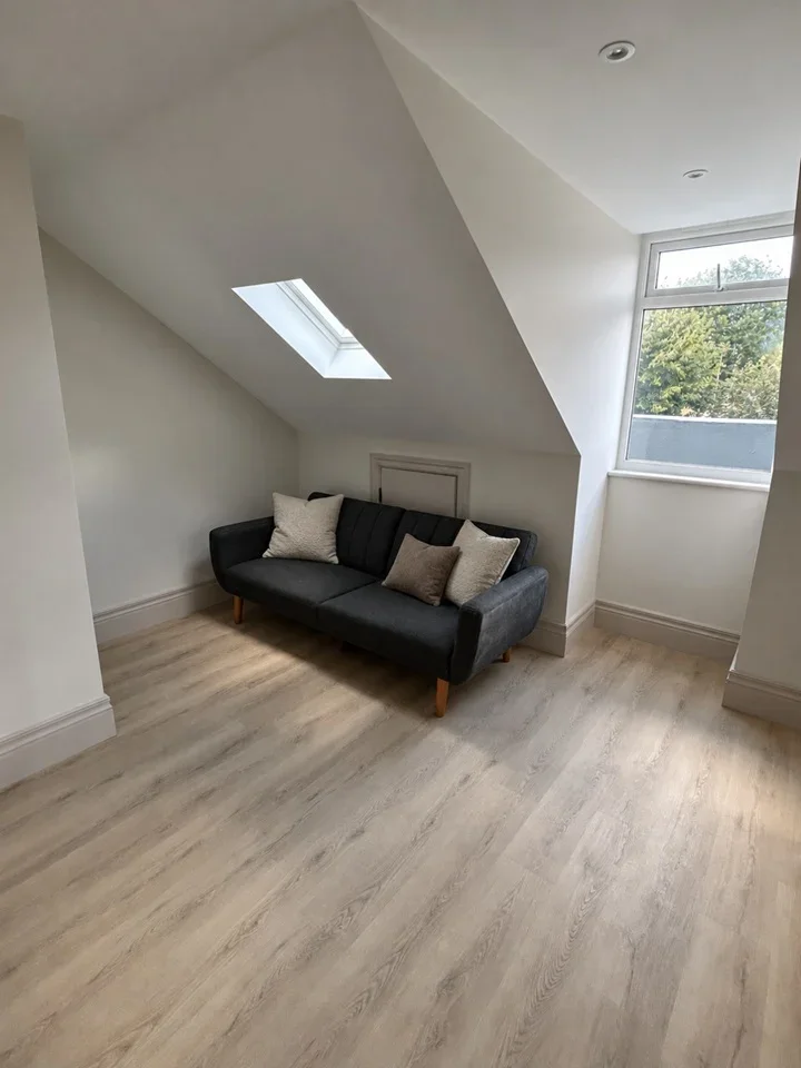 Flat Caledonian Road in Greater London
