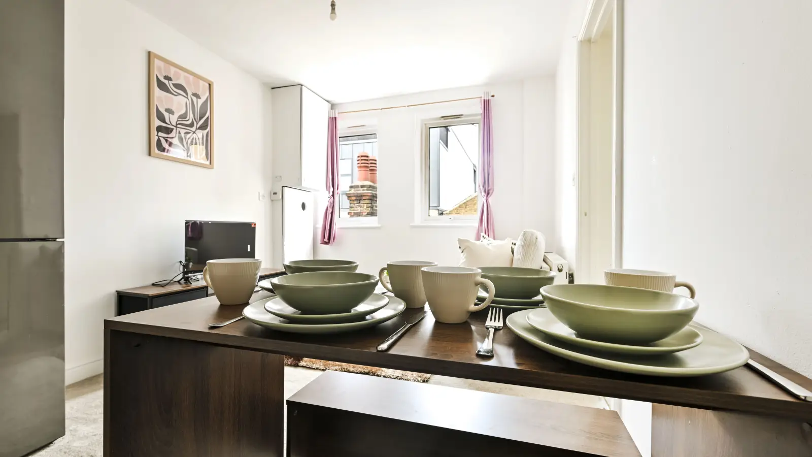 Flat Tewkesbury Road in Greater London