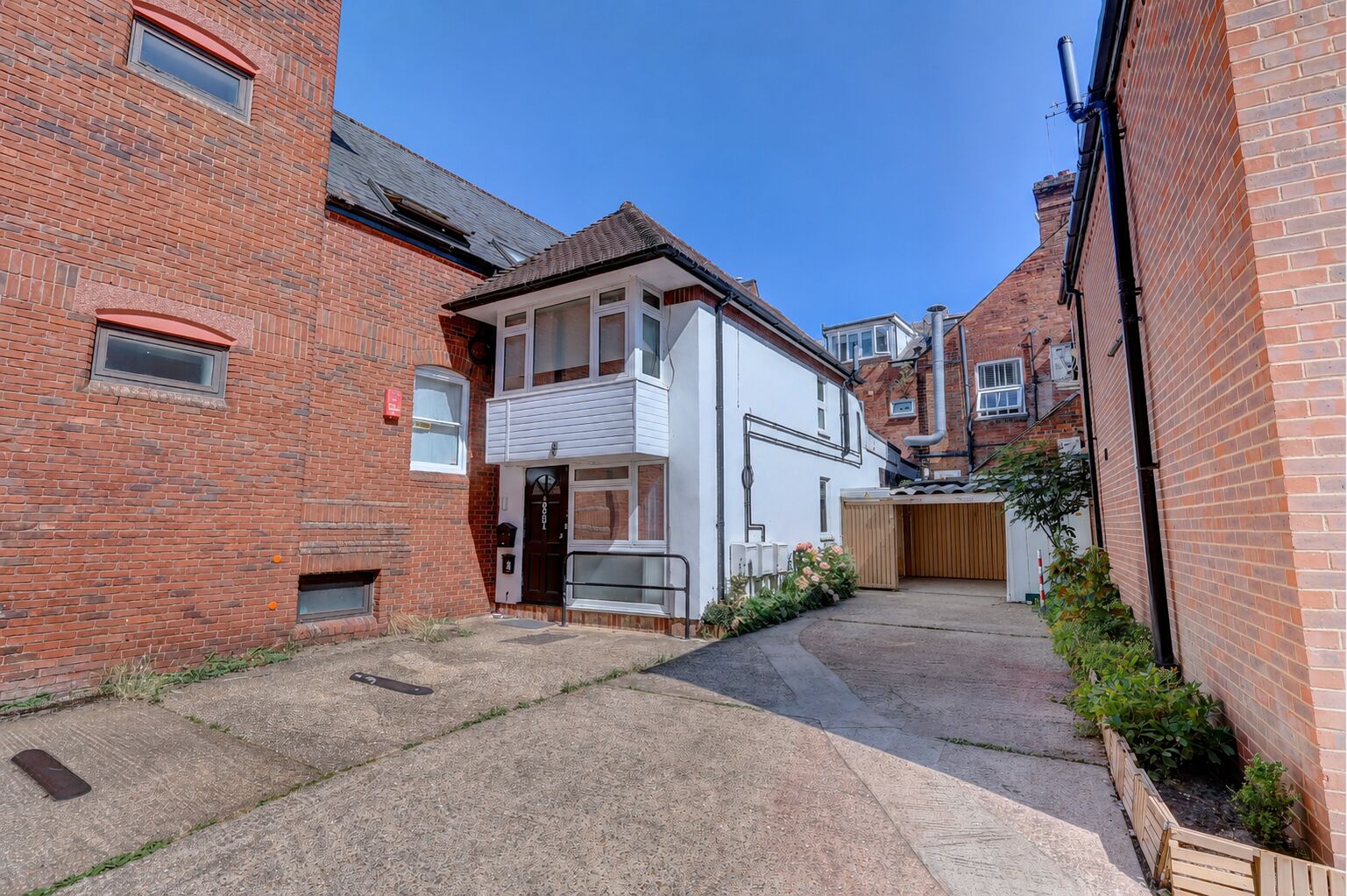 Flat Easton Street in High Wycombe