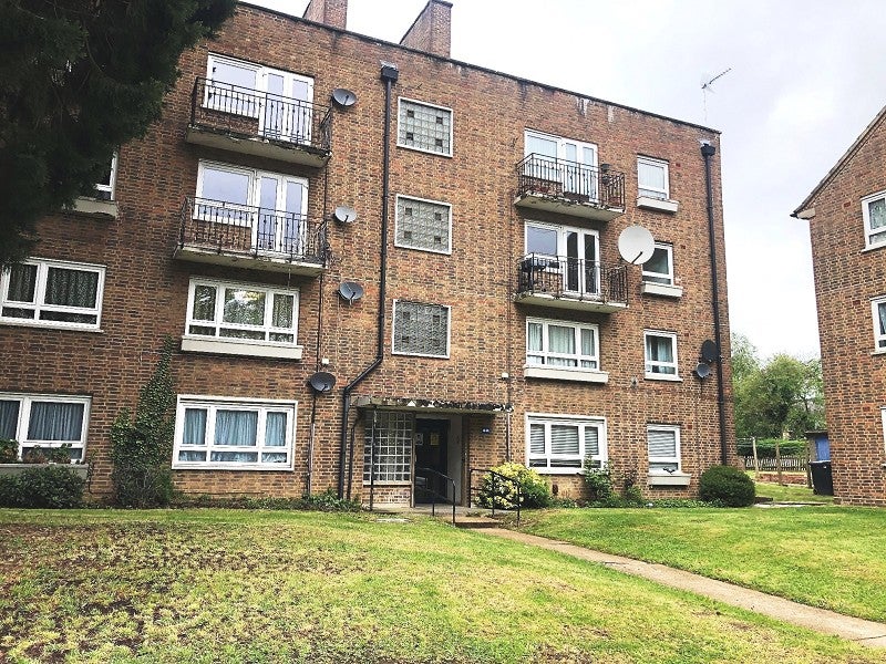 Flat Stonegrove Gardens in London
