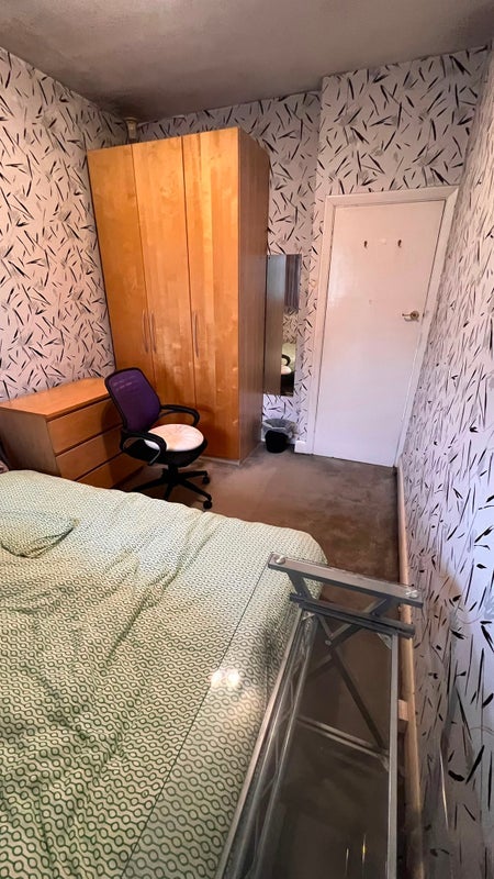 Room Keswick Avenue in Greater London