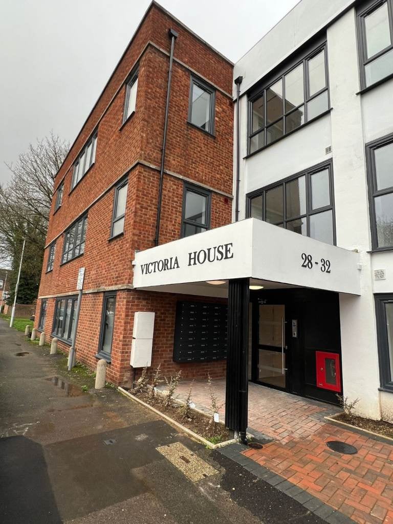 Flat Desborough Street in High Wycombe