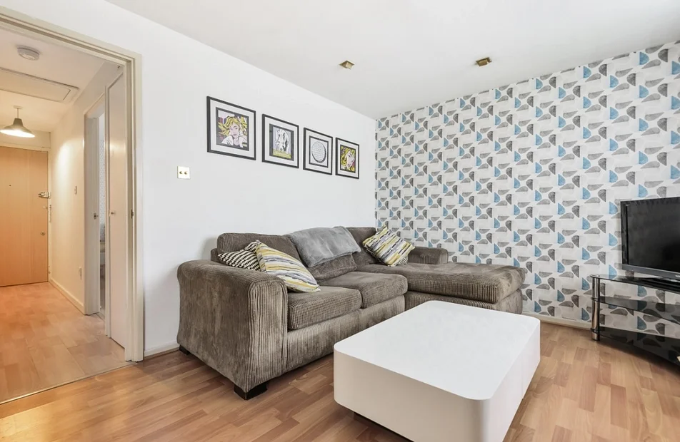 Flat Fairchild Close in Greater London