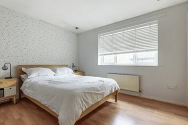 Flat Fairchild Close in Greater London