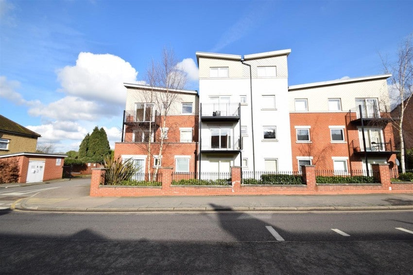 Flat Whippendell Road in Watford