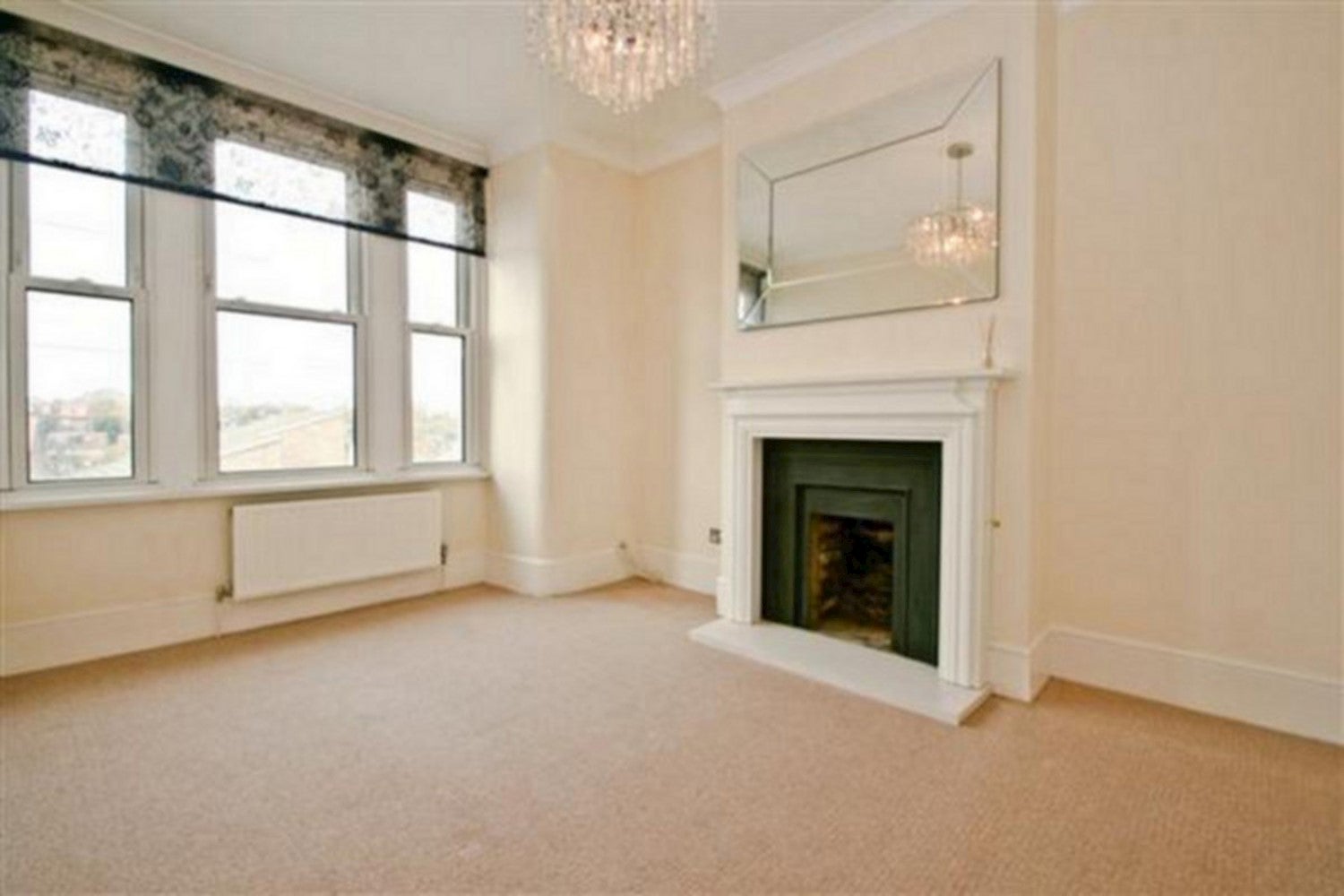 Flat Eastcombe Avenue in Greater London