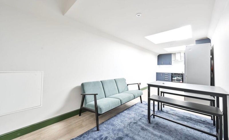 Room Stonhouse Street in Greater London
