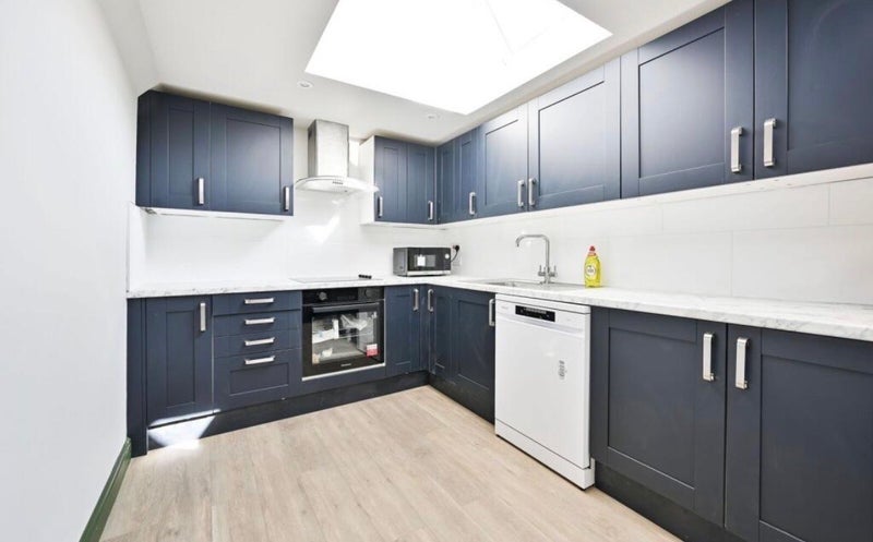 Room Stonhouse Street in Greater London