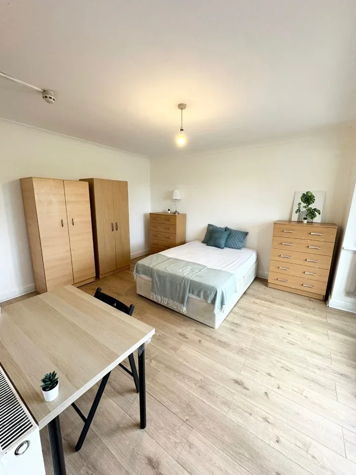 Room Kendal Road in Greater London