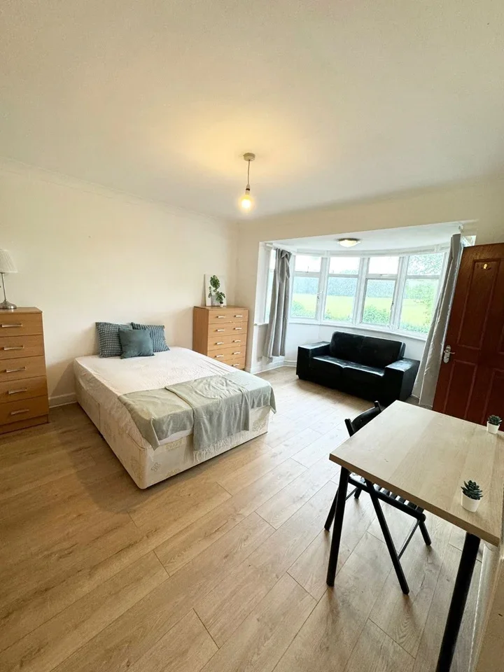 Room Kendal Road in Greater London